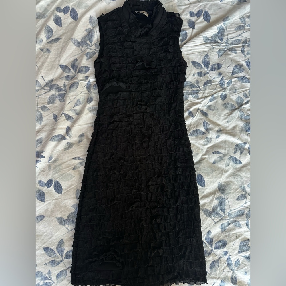 OBEN Black Smocked Ruched Bodycon Dress Stretchy Minimal Textured Midi Dress, S